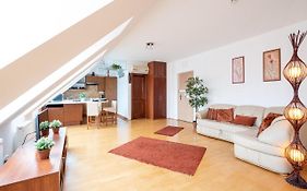 Beautiful Apartment With Ac